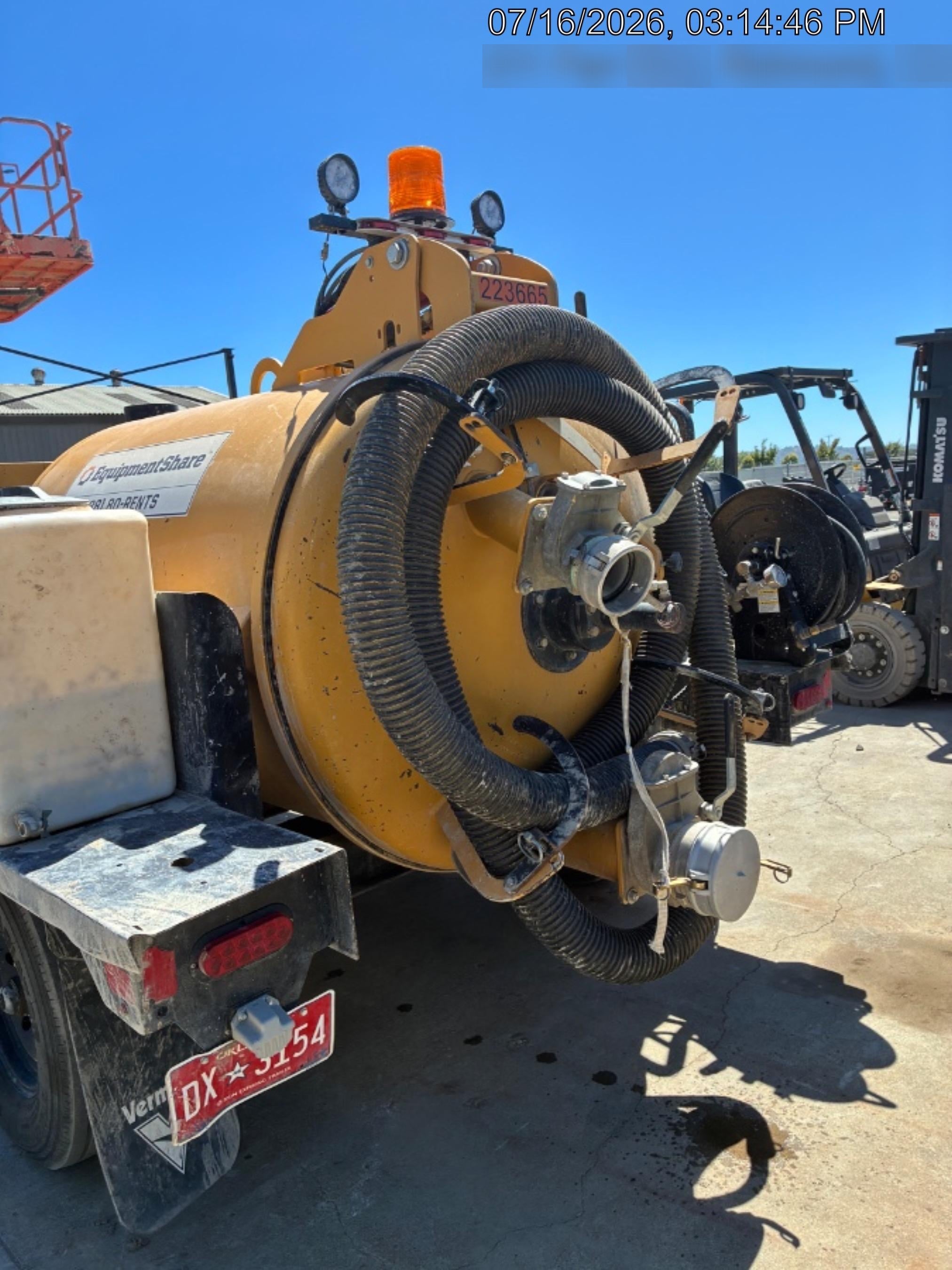 2023 Vac-Tron LP573XDT T4 Koehler Diesel Engine, 500 Gallon Debris Tank, x2 100 Gallon Water Tanks