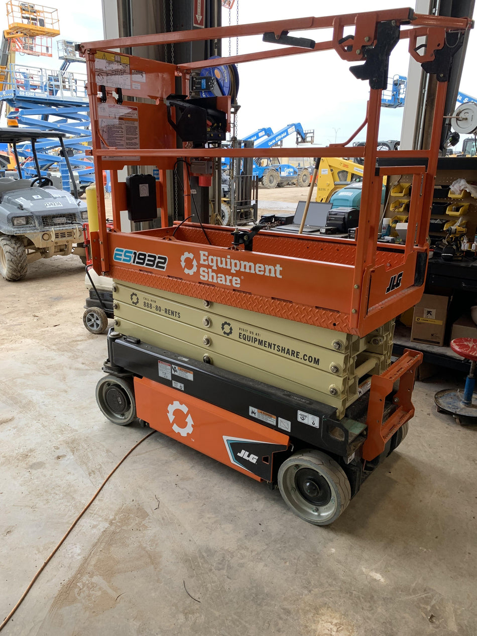 2022 JLG ES1932