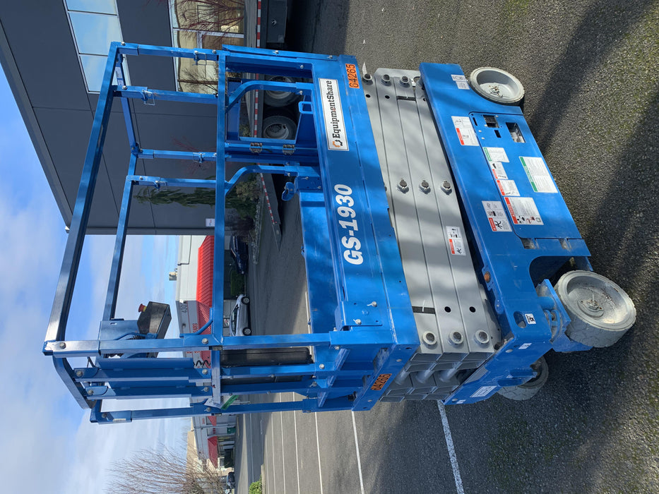 2020 Genie GS-1930 Solid Non Marking Tires, Beacon, Folding rails with half height swing gate, 800W Inverter