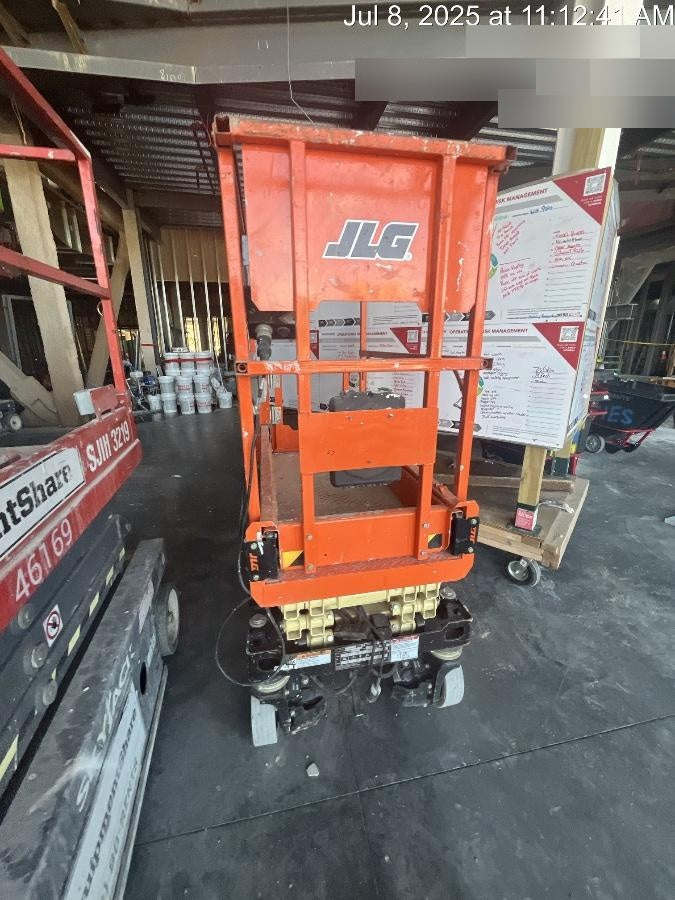 2022 JLG ES1330L