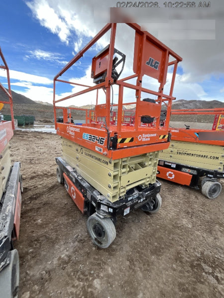 2022 JLG ES3246
