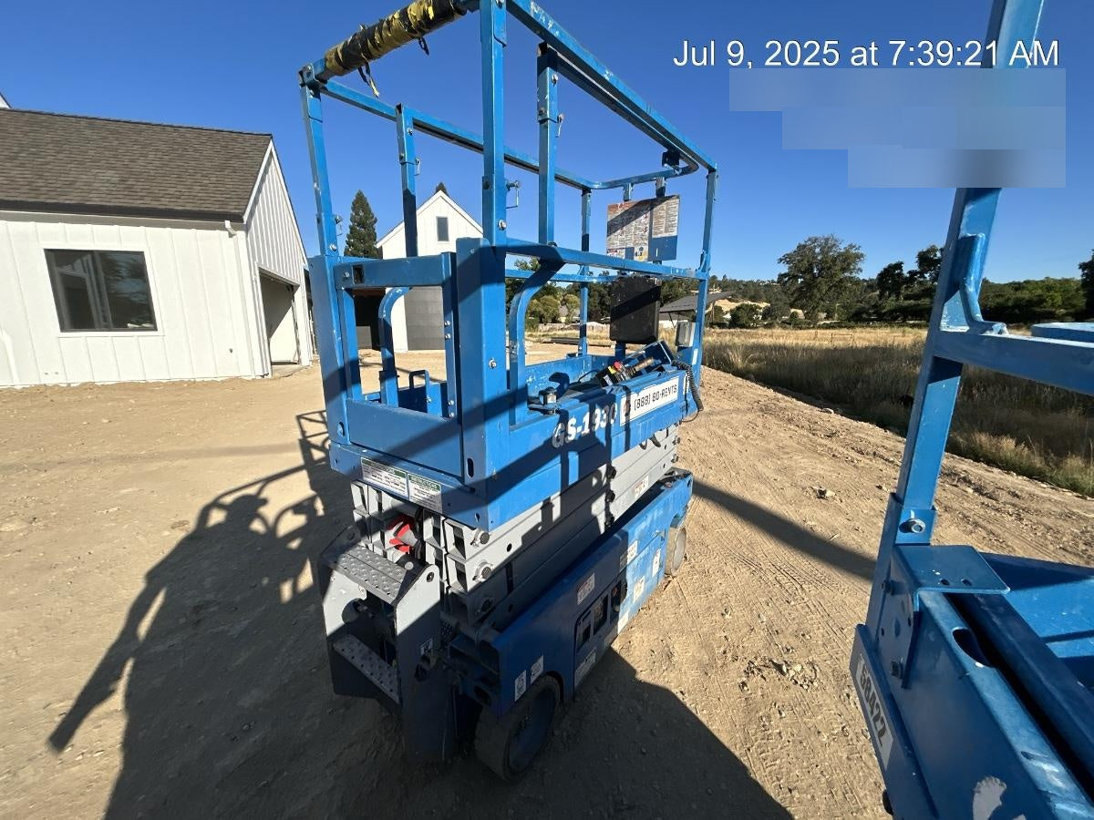 2020 Genie GS-1930 Solid Non Marking Tires, Beacon, Folding rails with half height swing gate, 800W Inverter