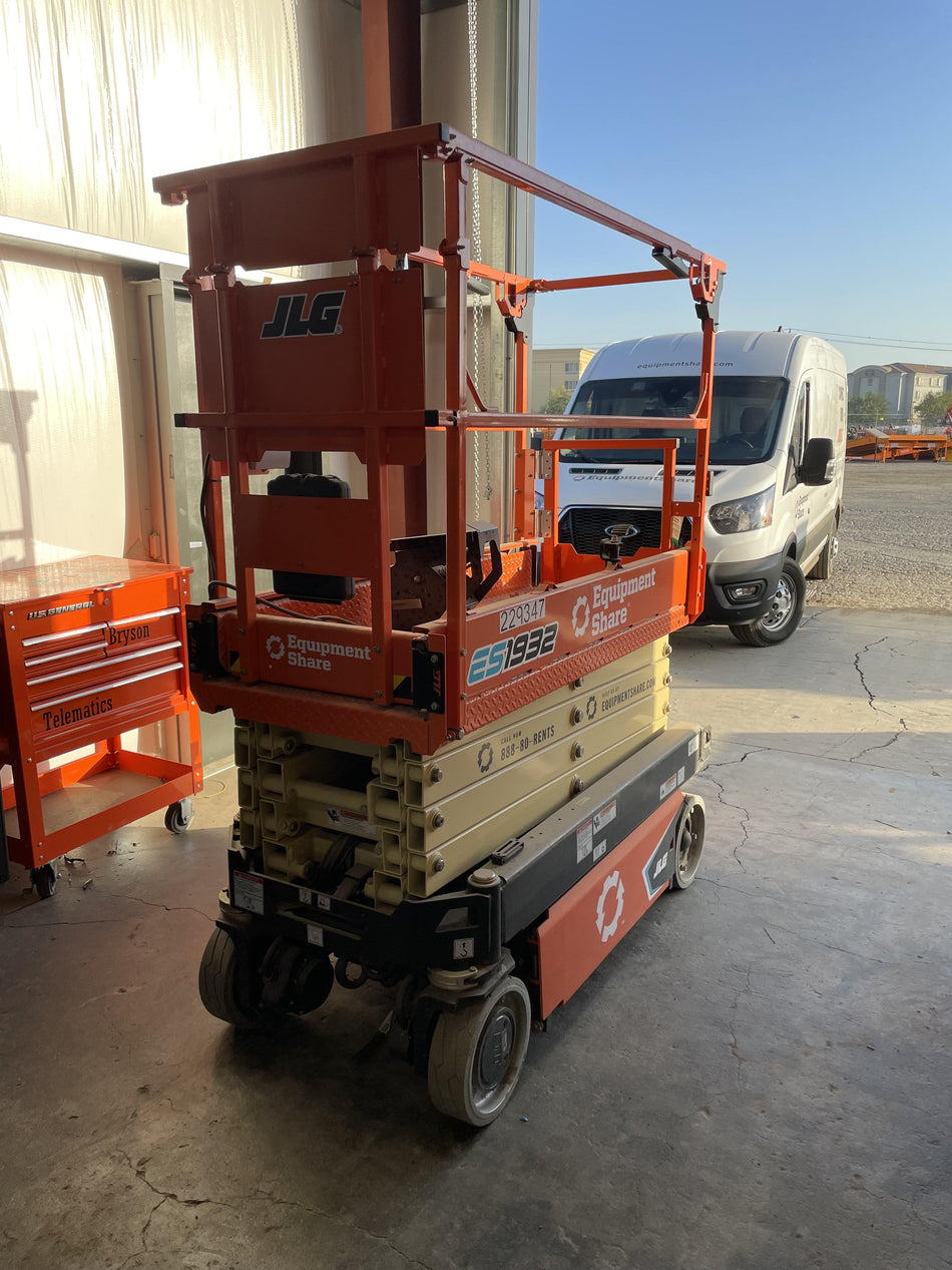 2022 JLG ES1932