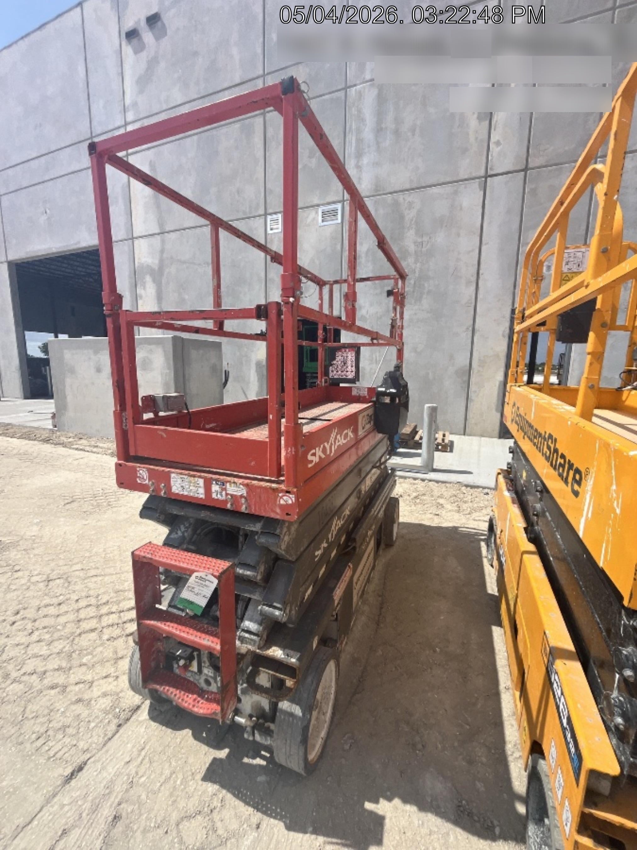 2020 Skyjack SJIII-3226 Solid NM Tires, Half height spring hinged entry gate, Dual Beacons