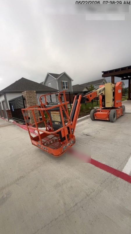 2019 JLG E300AJP