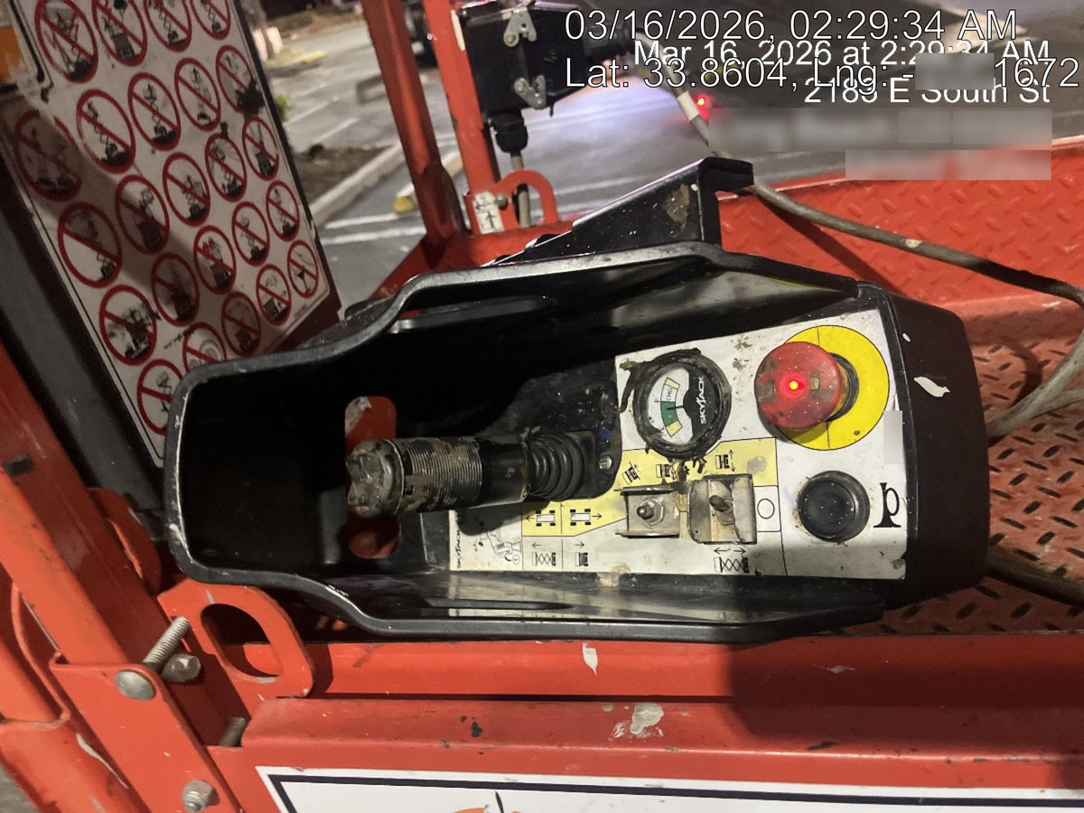 2020 Skyjack SJIII-3219 Solid NM Tires, Half height spring hinged entry gate, Dual Beacons, 800W Inverter