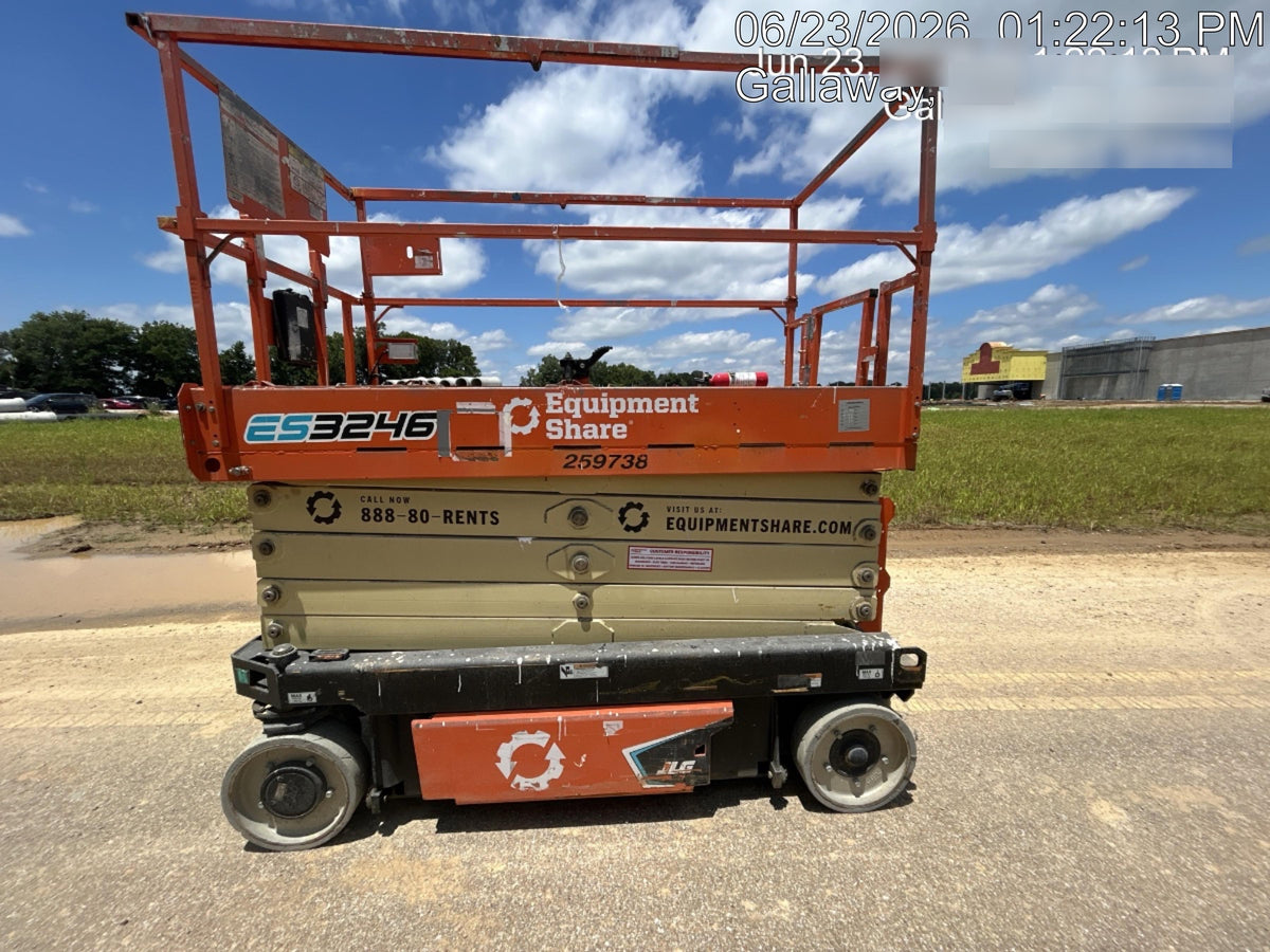 2022 JLG ES3246