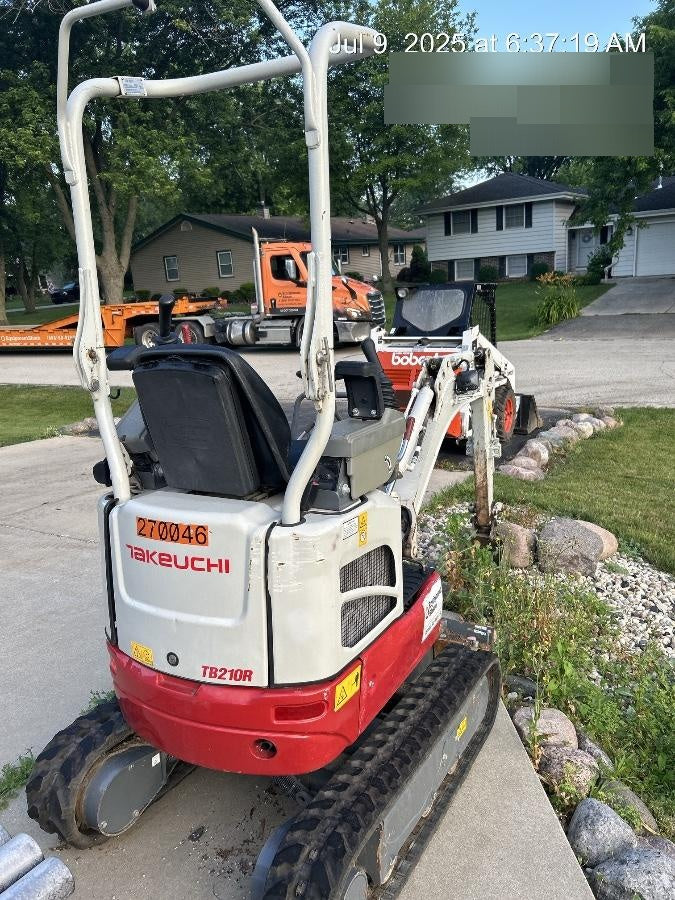 2022 TAKEUCHI TB210R
