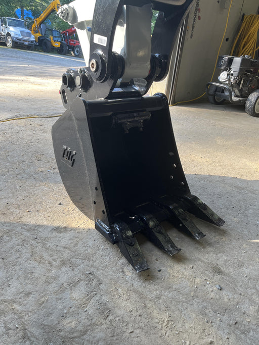 2025 TAKEUCHI 18" HD Bucket - Takeuchi