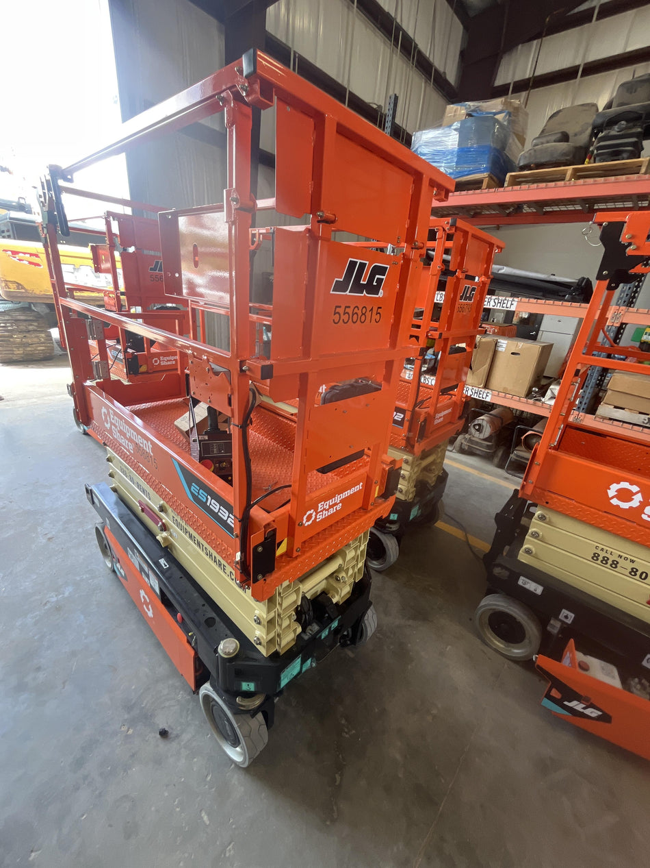 2025 JLG ES1932