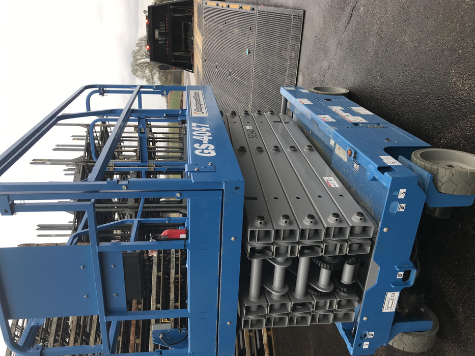 2019 Genie GS-4047 Folding rails with half height swing gate
