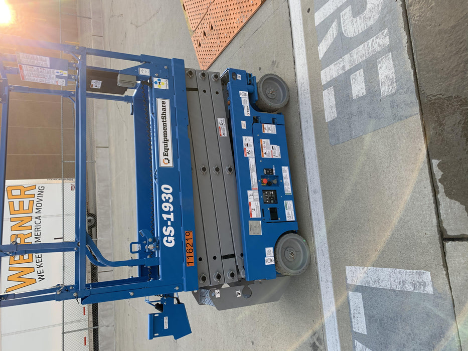 2020 Genie GS-1930 Solid Non Marking Tires, Beacon, Folding rails with half height swing gate