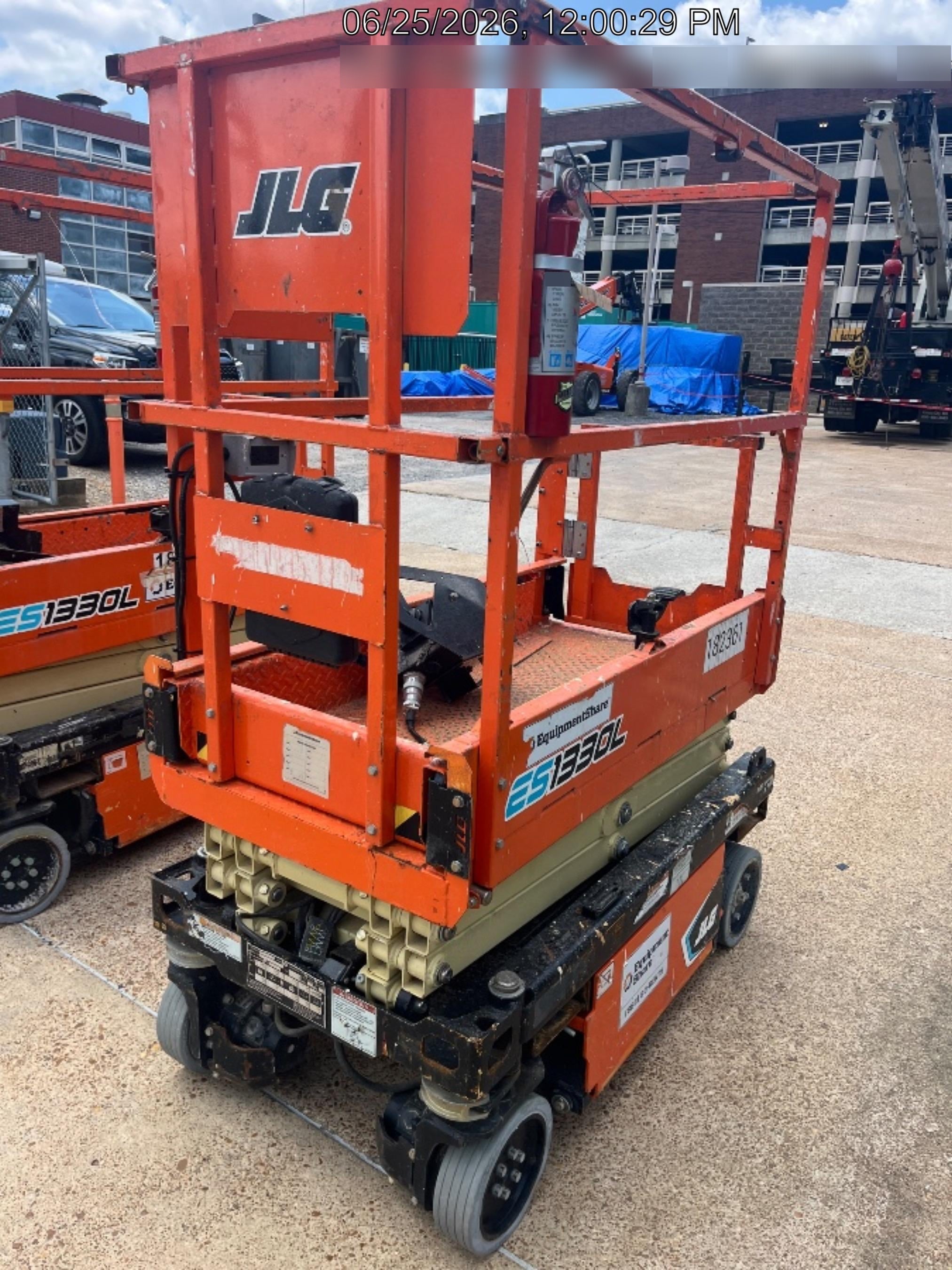 2021 JLG ES1330L