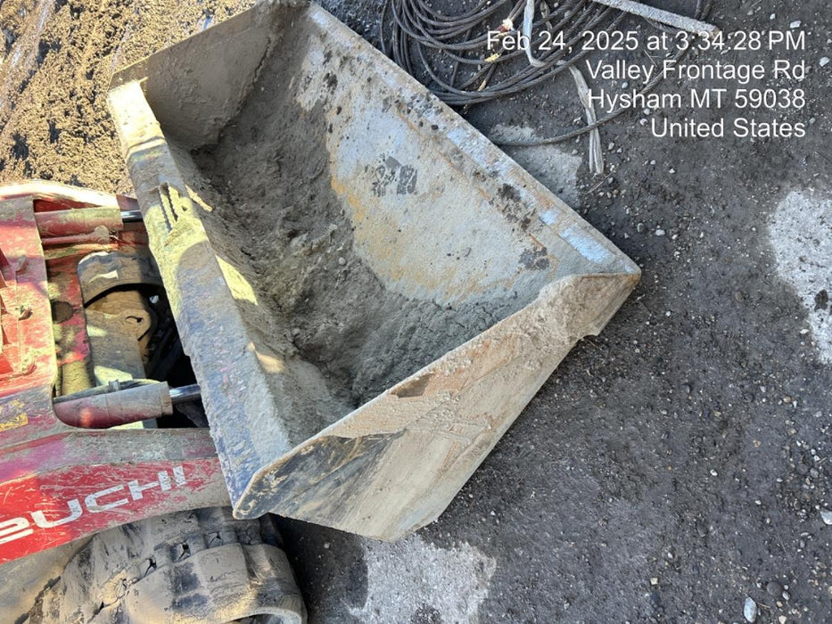 2021 TAKEUCHI 84" Smooth Bucket - Takeuchi