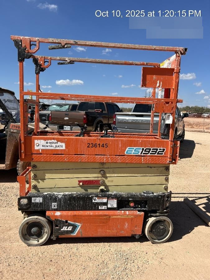2022 JLG ES1932