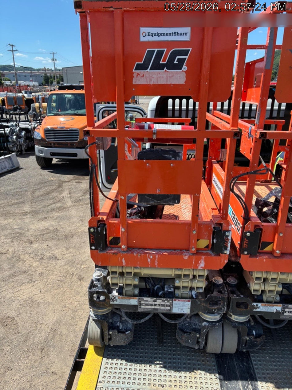 2021 JLG ES1330L