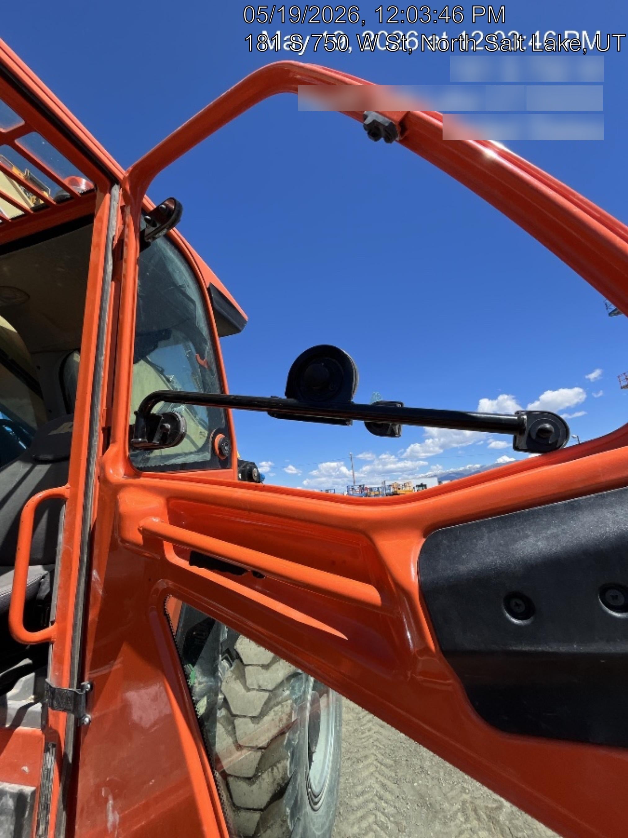 2021 JLG 1075