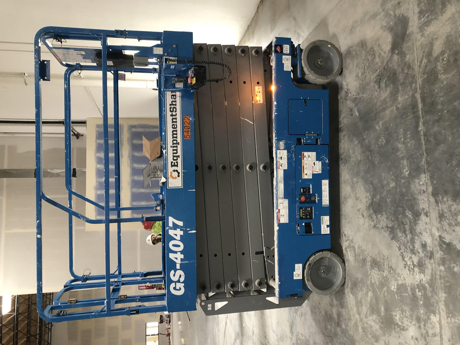 2019 Genie GS-4047 Folding rails with half height swing gate, 800W Inverter