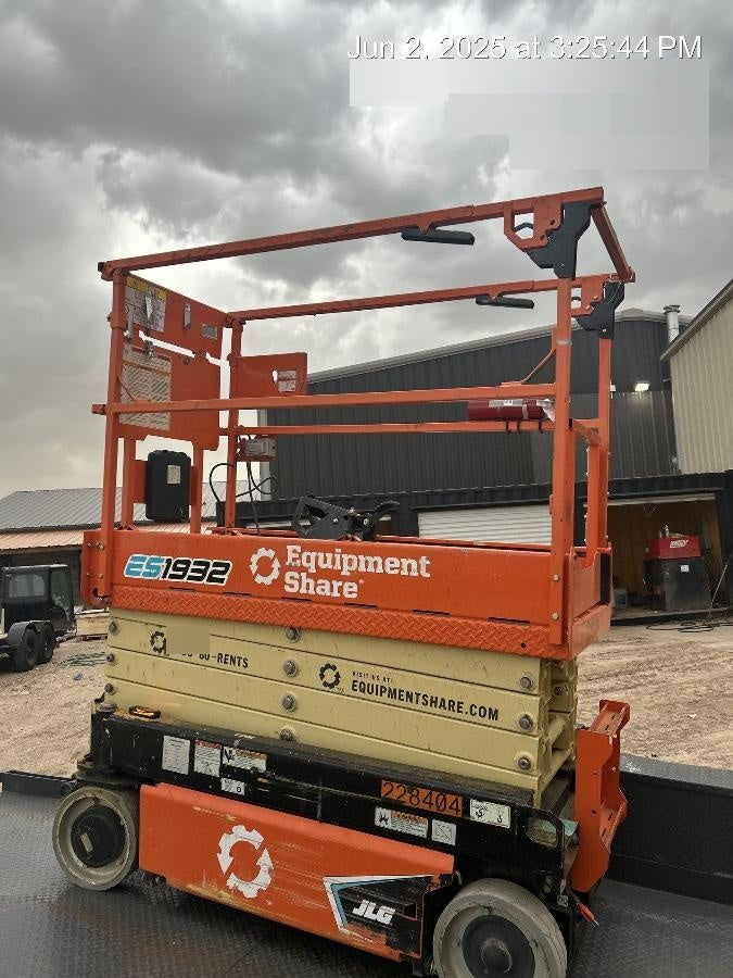 2022 JLG ES1932