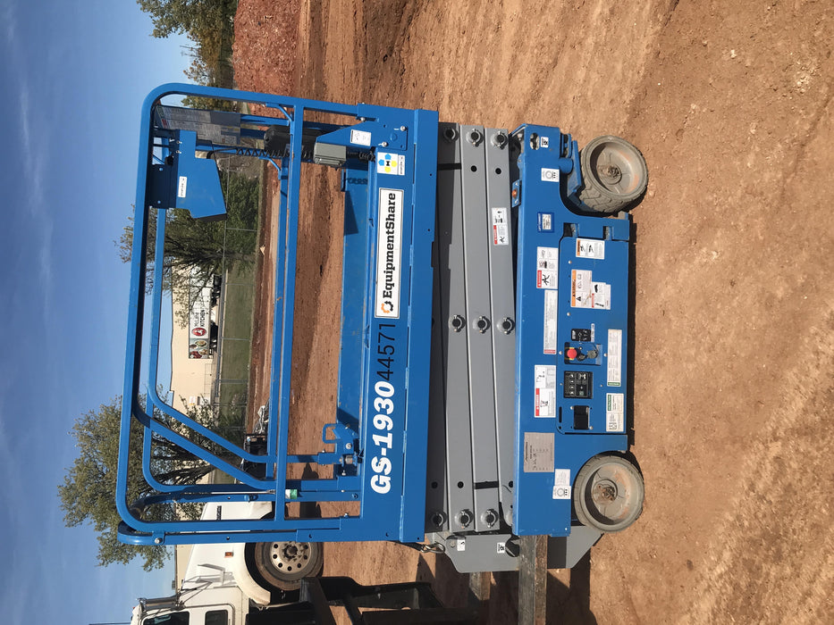 2019 Genie GS-1930 Fixed rails with chain Entry