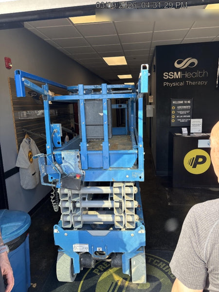 2019 Genie GS-2632 Folding rails with half height swing gate