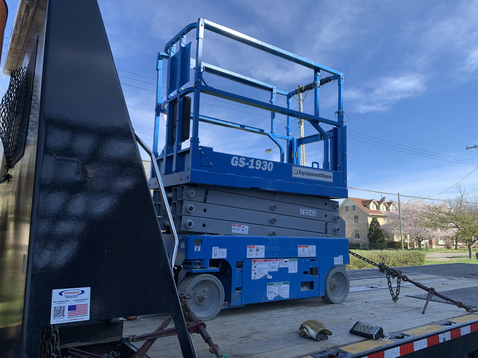 2020 Genie GS-1930 Solid Non Marking Tires, Beacon, Folding rails with half height swing gate, 800W Inverter