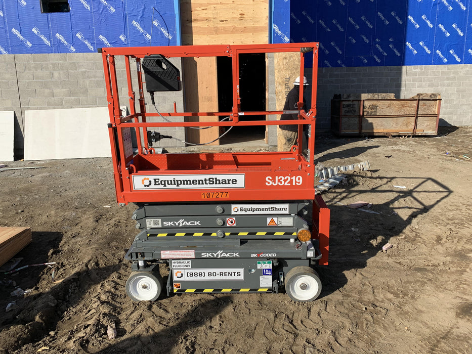 2020 Skyjack SJIII-3219 Solid NM Tires, Half height spring hinged entry gate, Dual Beacons, 800W Inverter