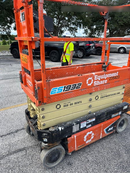 2022 JLG ES1932