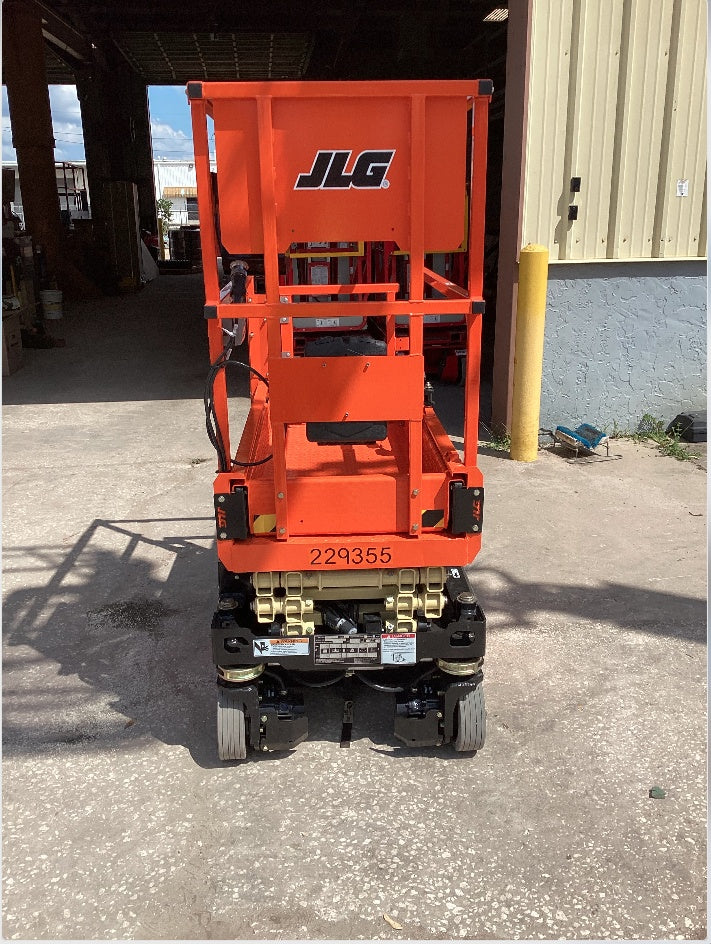 2022 JLG ES1330L