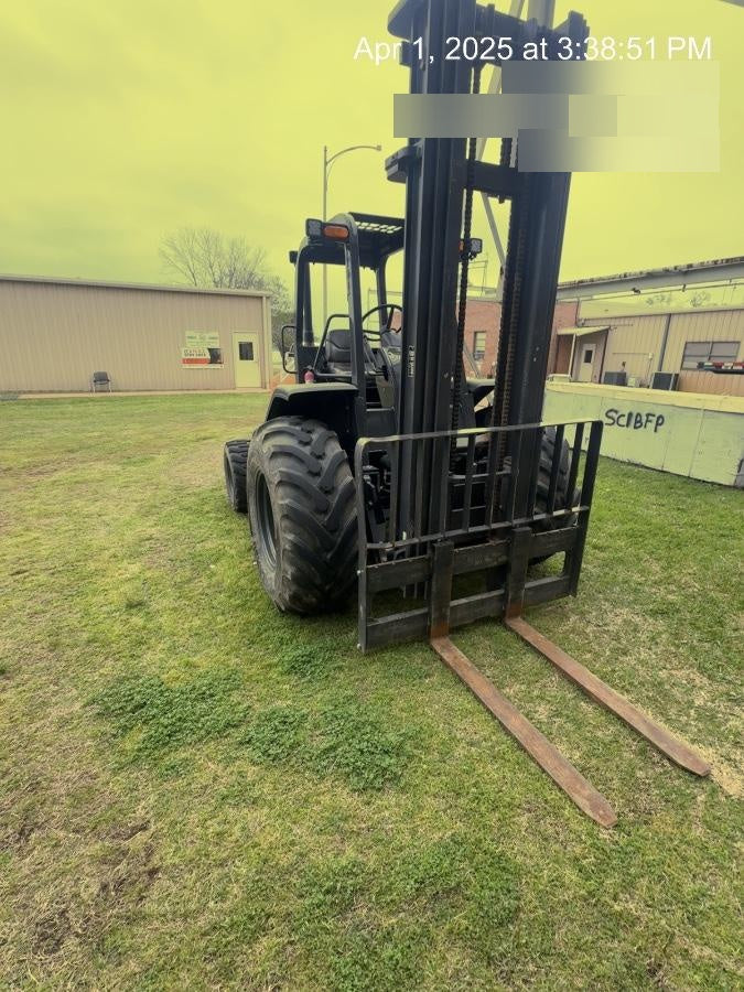 2023 CASE 588H