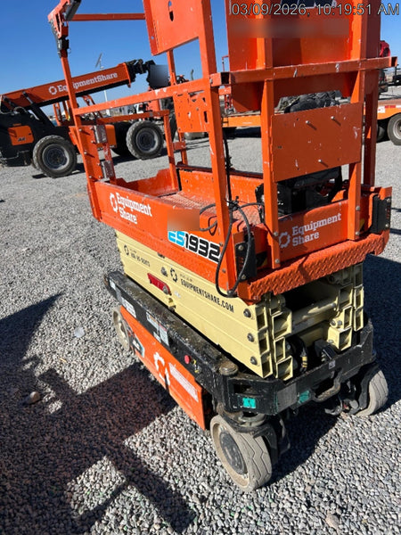 2023 JLG ES1932