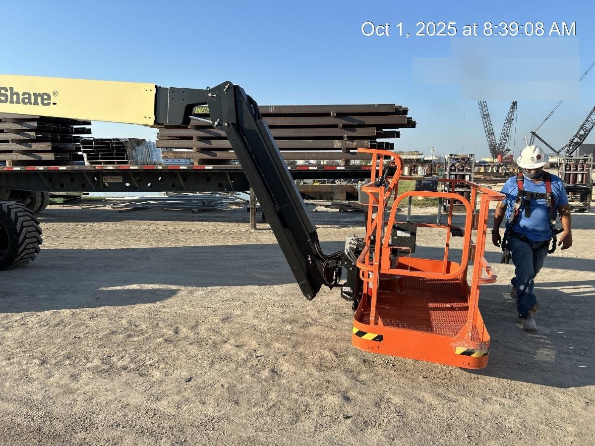 2025 JLG 800AJ