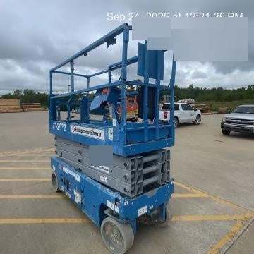 2020 Genie GS-2632 Solid NM Tires, Folding Rails with half-height swing gate, Beacon