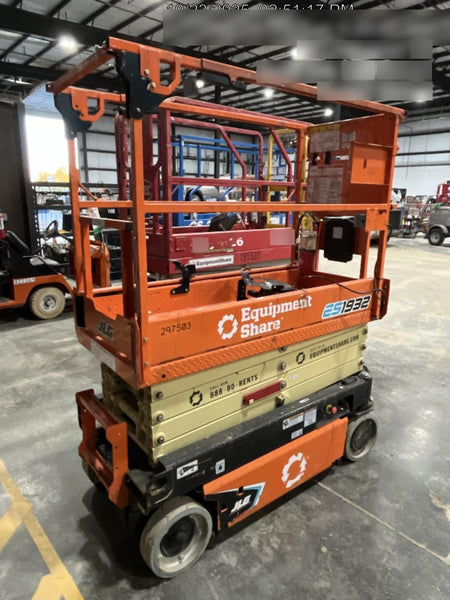 2023 JLG ES1932