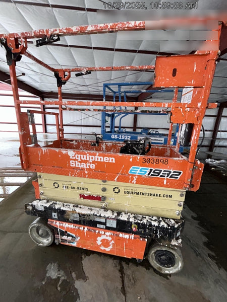 2023 JLG ES1932