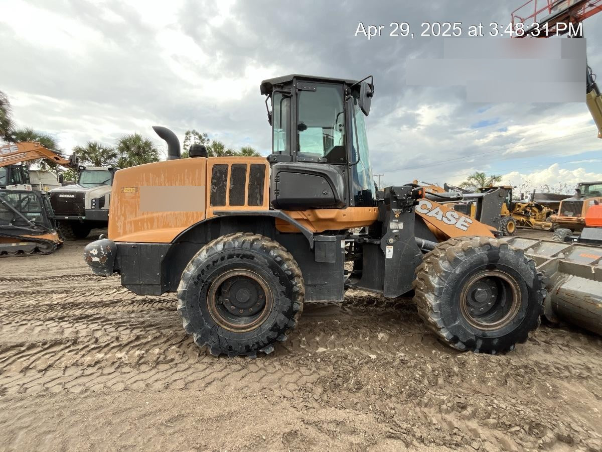 2018 Case 621G CLOSED CAB, 1 FUNCTION, JRB 416 STYLE HYD COUPLER