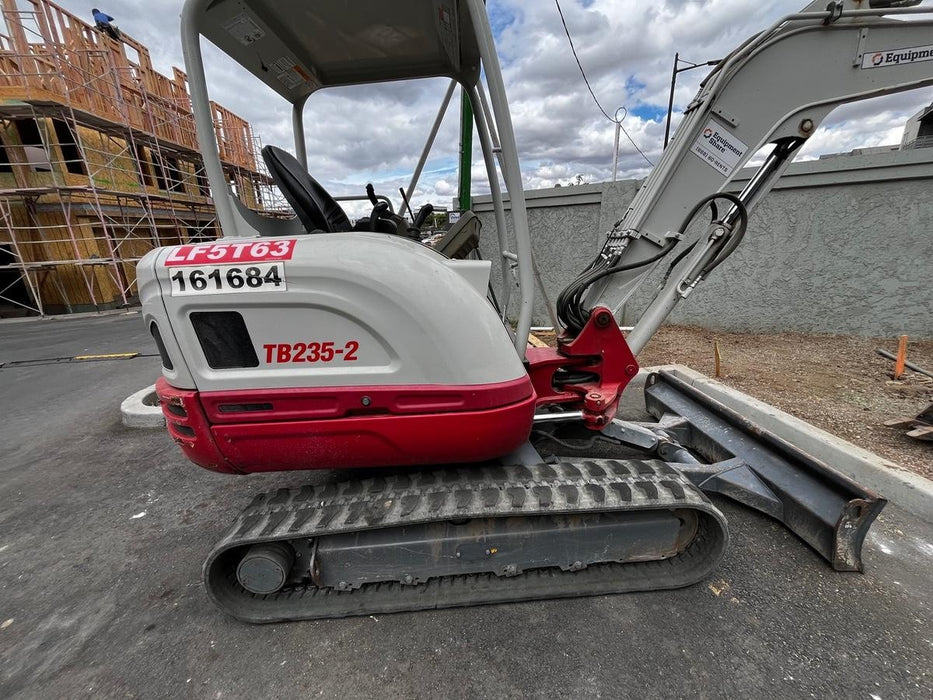2021 TAKEUCHI TB235-2R