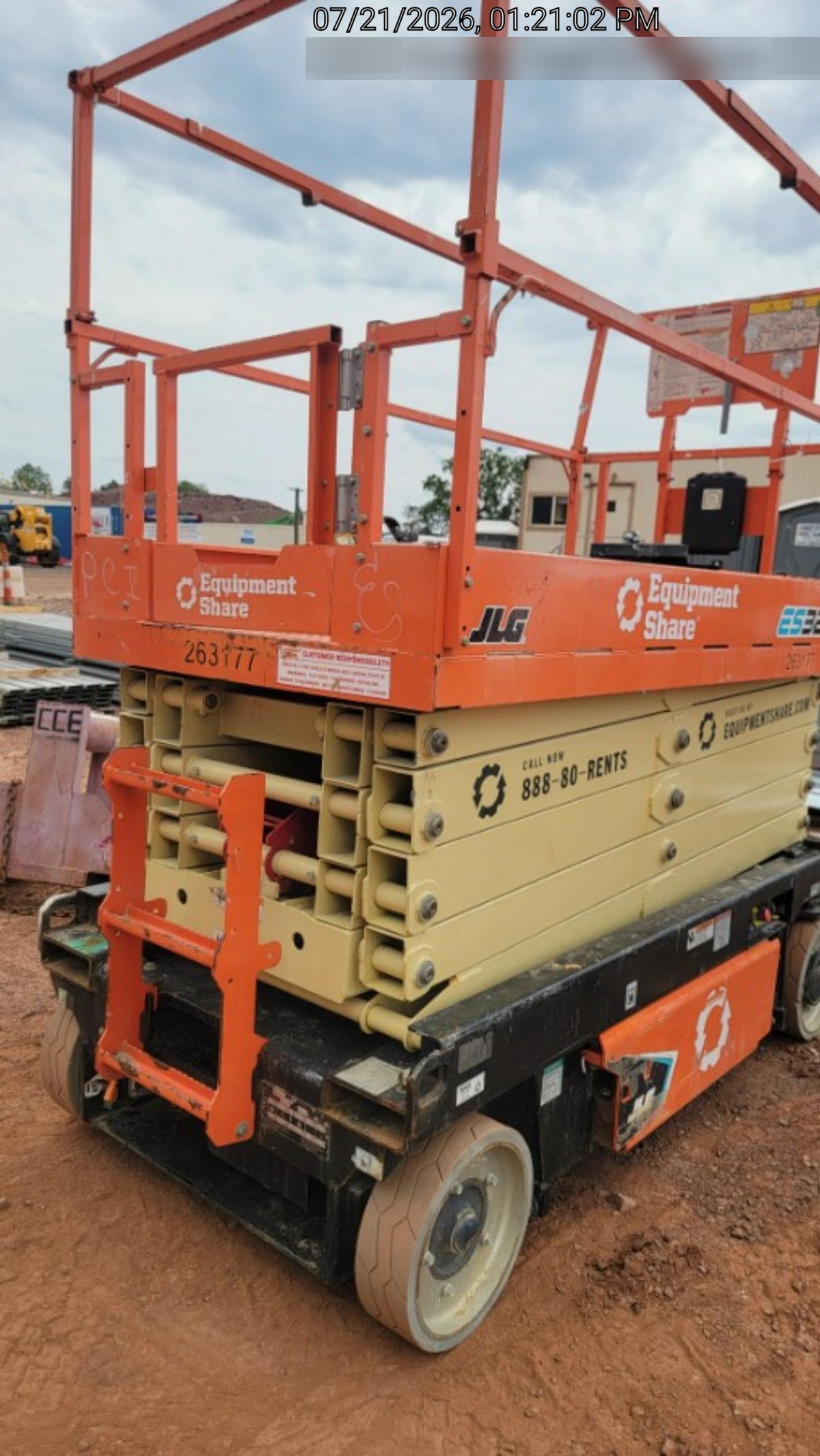 2022 JLG ES3246