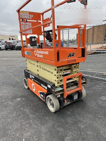 2022 JLG ES1932