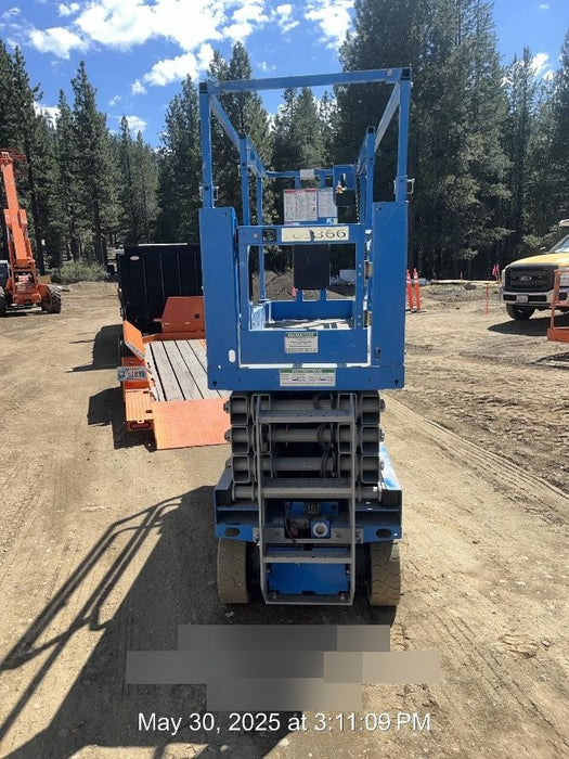 2020 Genie GS-2632 Solid NM Tires, Folding Rails with Half-Height Swing Gate, Beacon, 800W Invertor