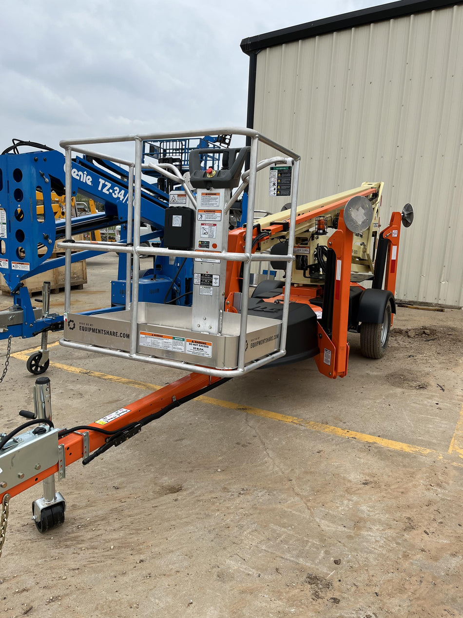 2023 JLG T350
