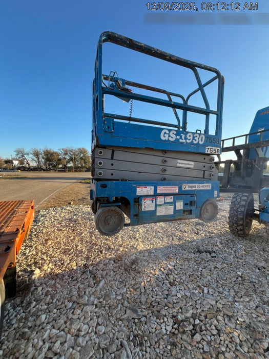 2017 Genie GS-1930 Genie GS-1930 Lift w/Fixed Rail and Chain Entry