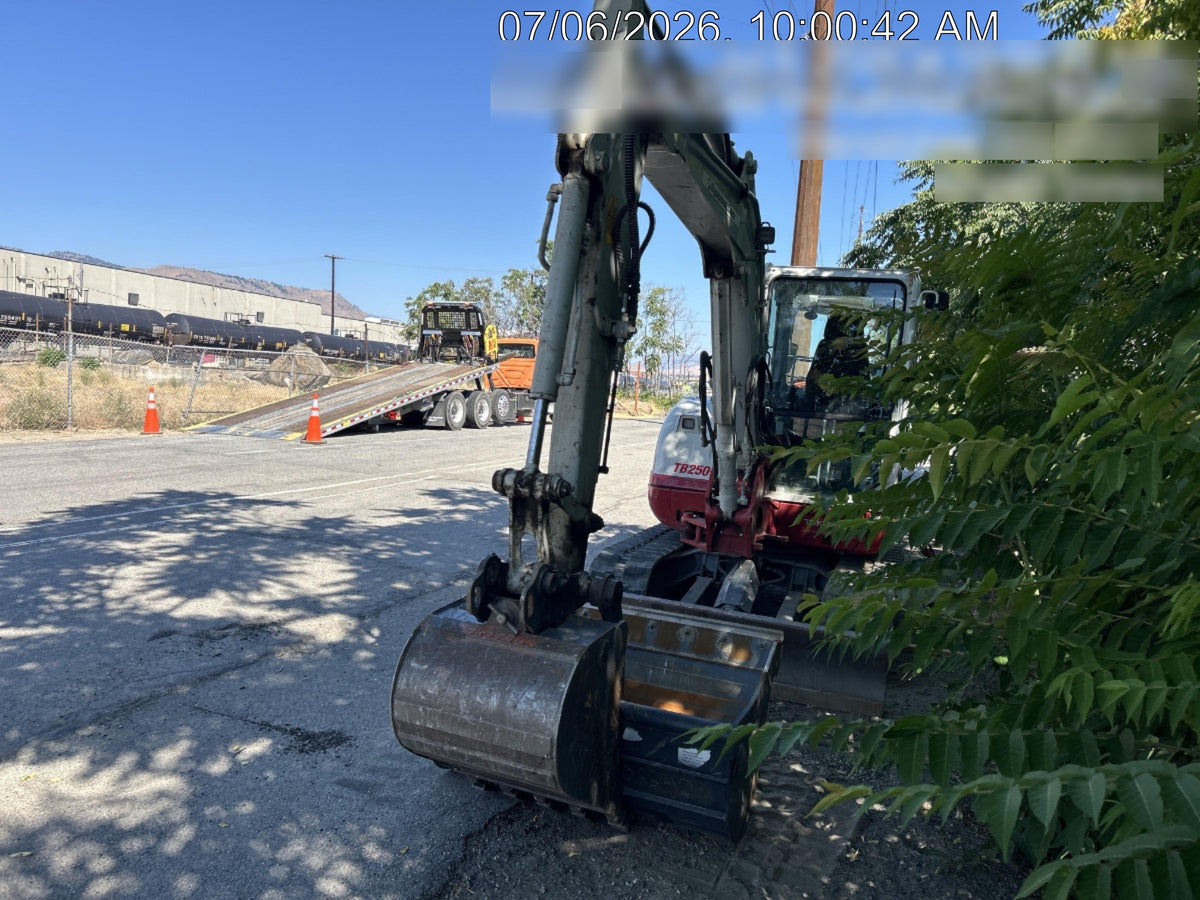 2024 TAKEUCHI TB250-2CR
