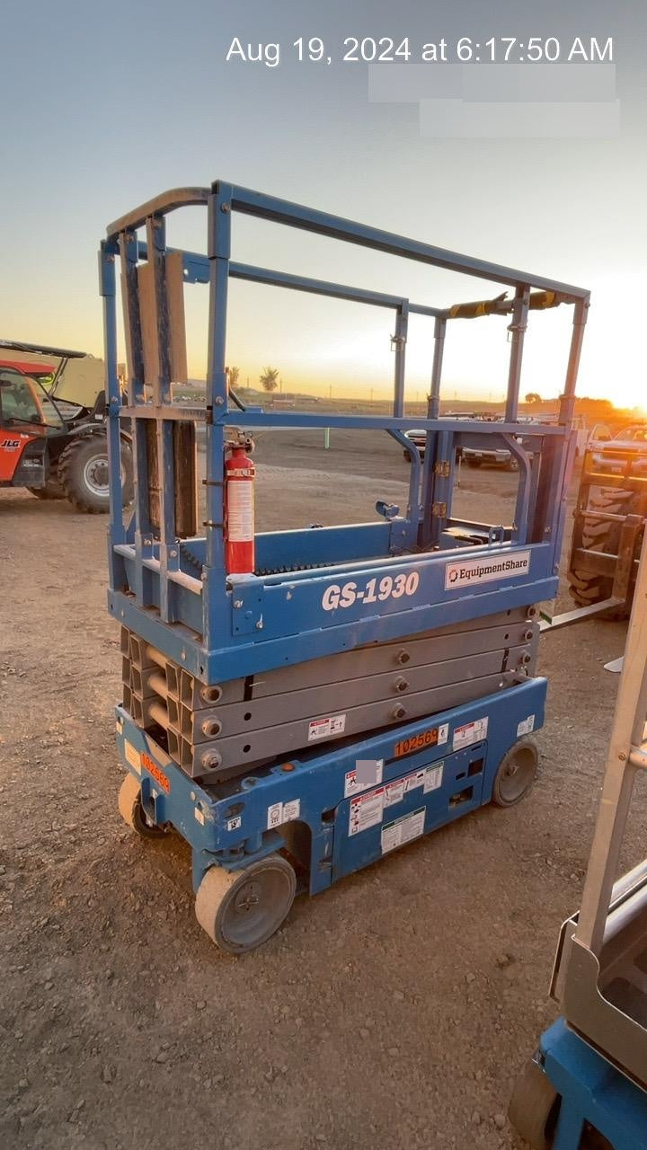 2020 Genie GS-1930 Solid Non Marking Tires, Beacon, Folding rails with half height swing gate, 800W Inverter