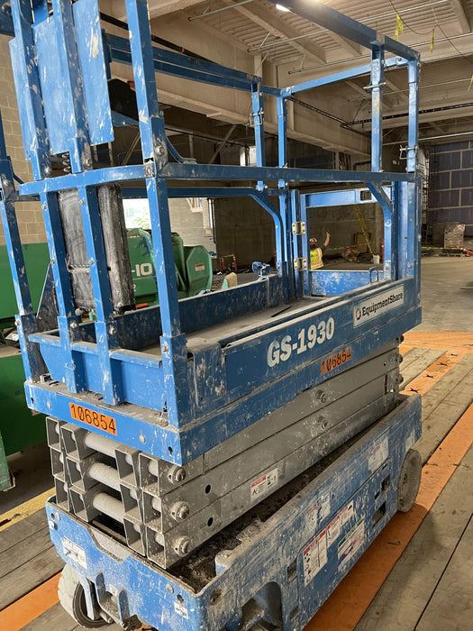 2020 Genie GS-1930 Solid Non Marking Tires, Beacon, Folding rails with half height swing gate, 800W Inverter