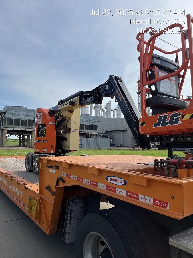 2025 JLG E300AJP
