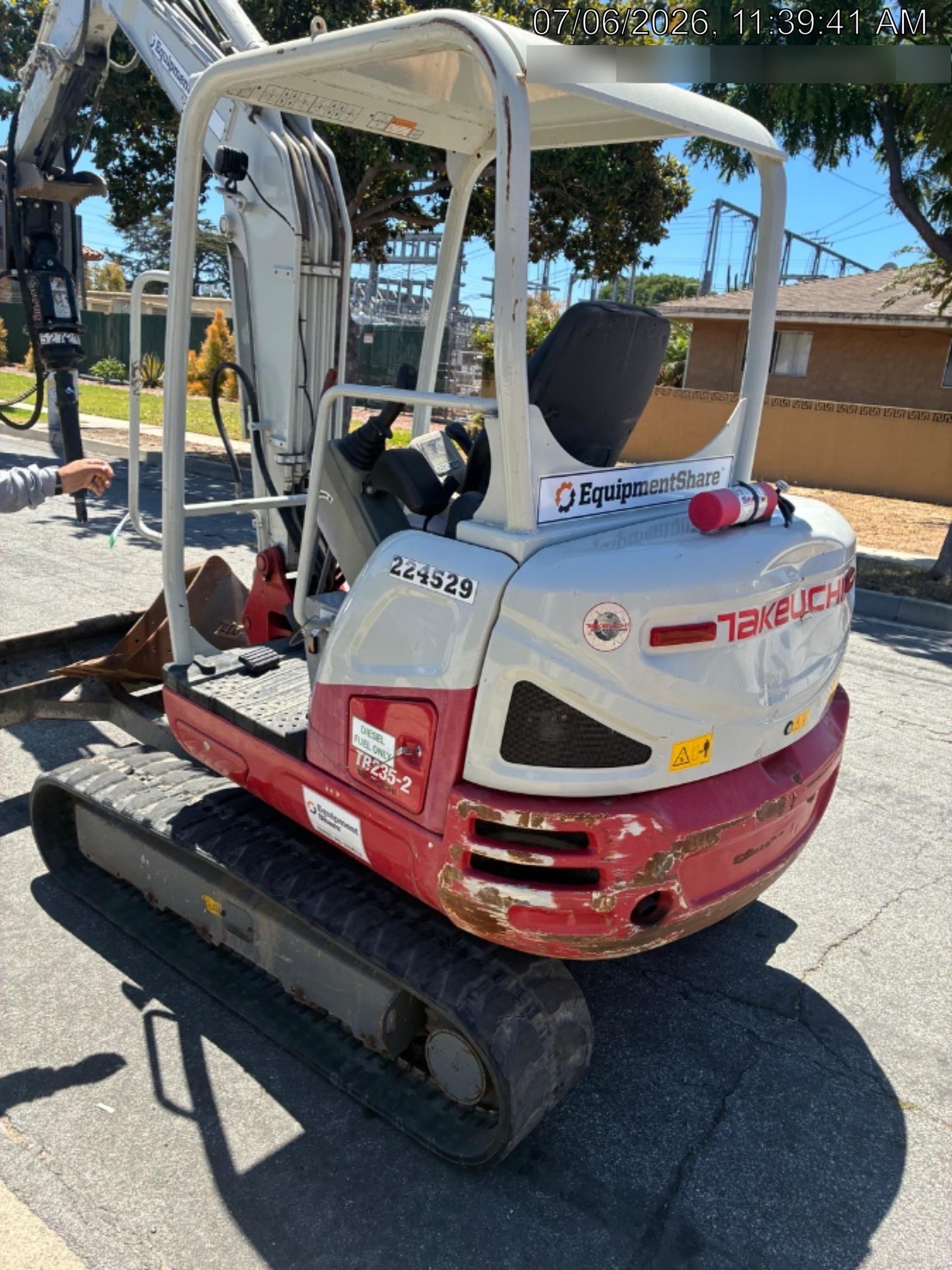 2022 TAKEUCHI TB235-2R