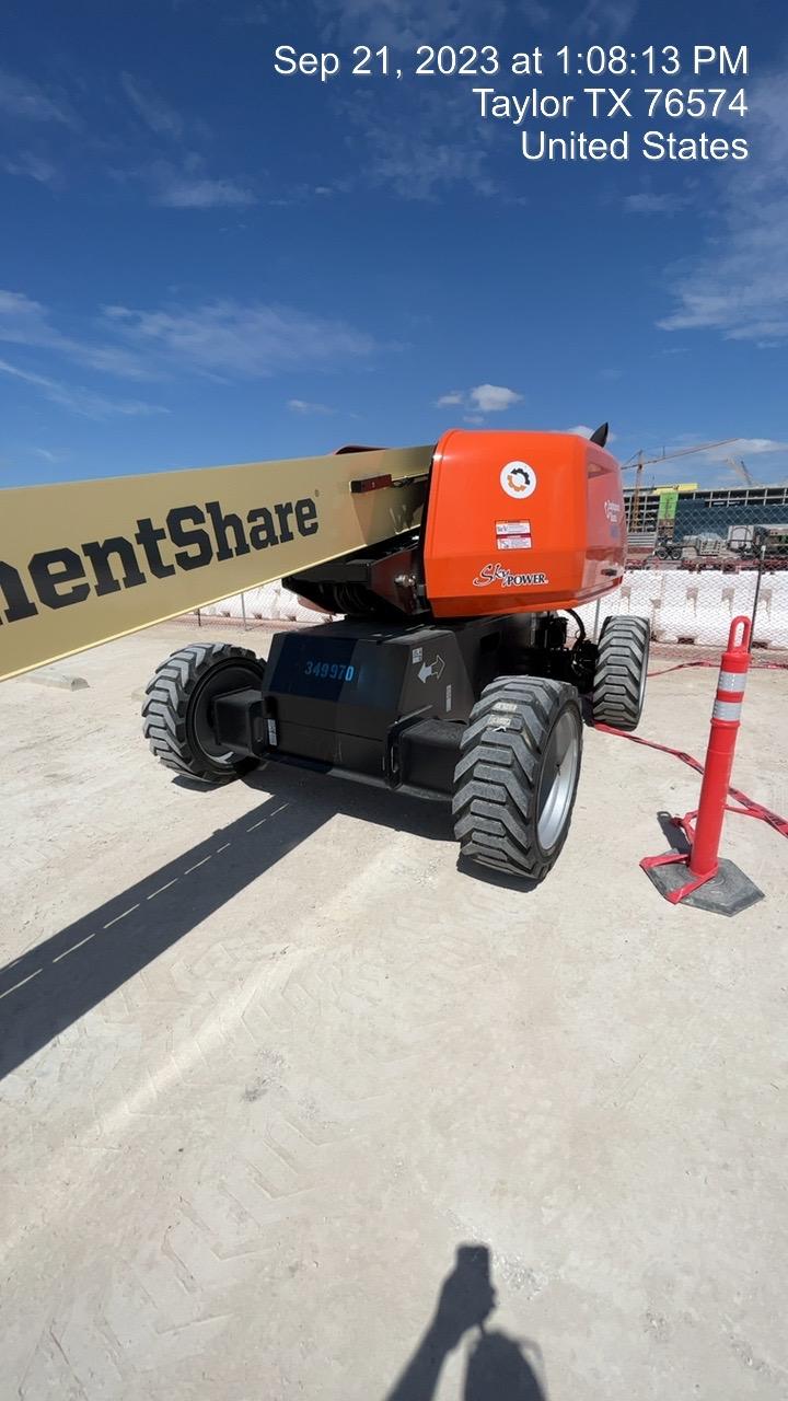 2023 JLG 600S