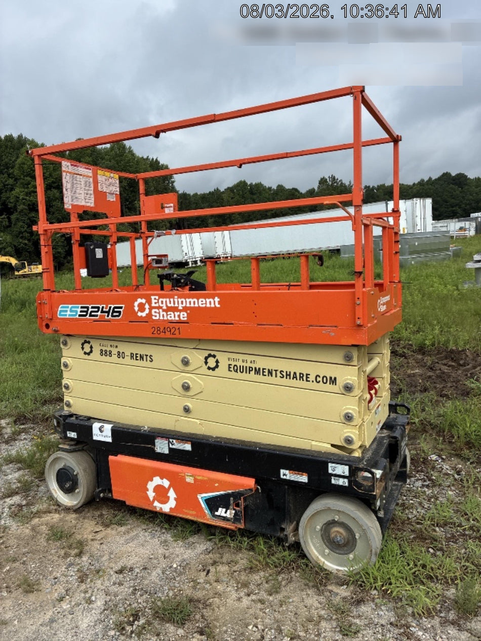 2022 JLG ES3246