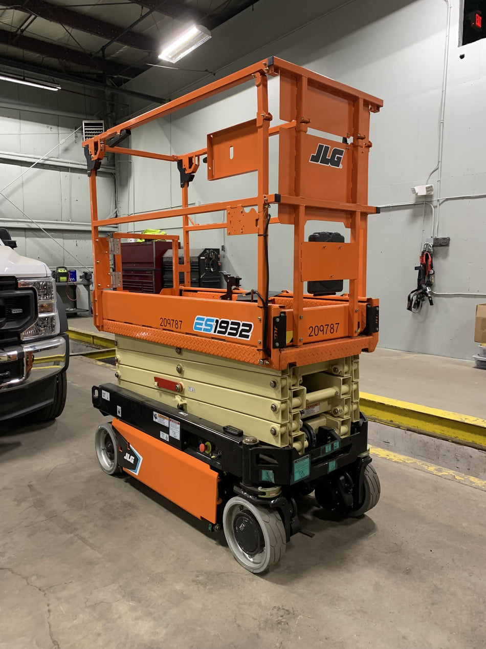 2022 JLG ES1932